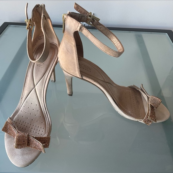 Kenneth Cole Reaction Pink Blush Suede High Heels - Picture 3 of 9